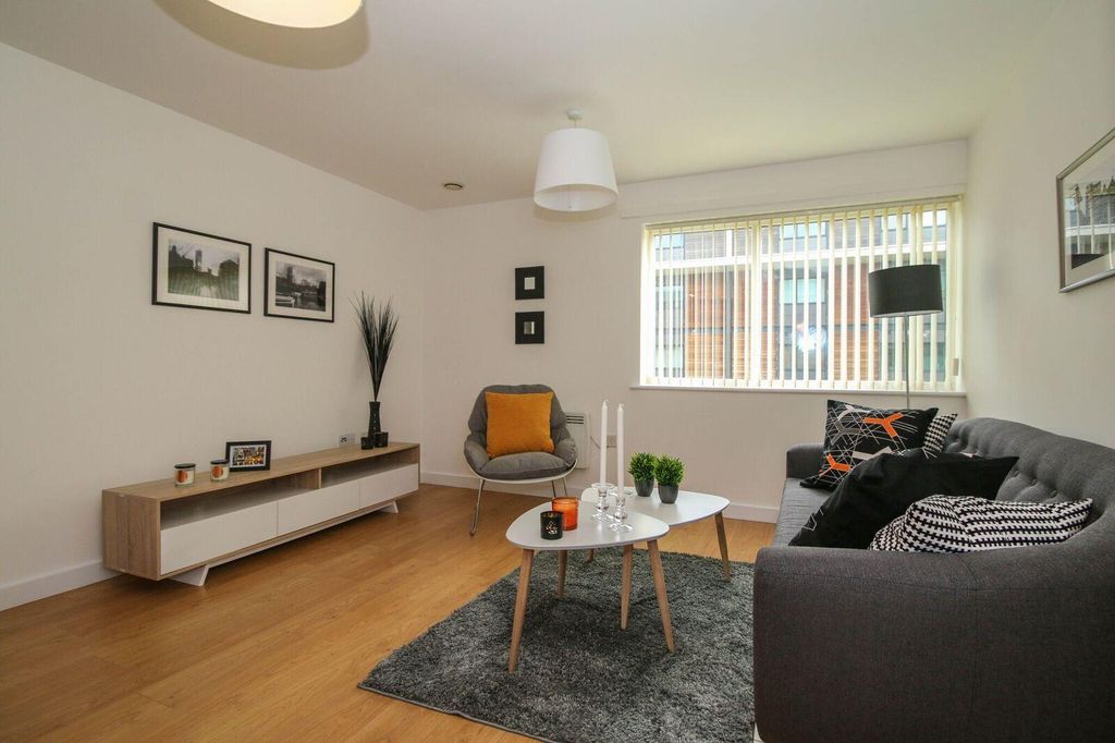 Property photo 2 of 8