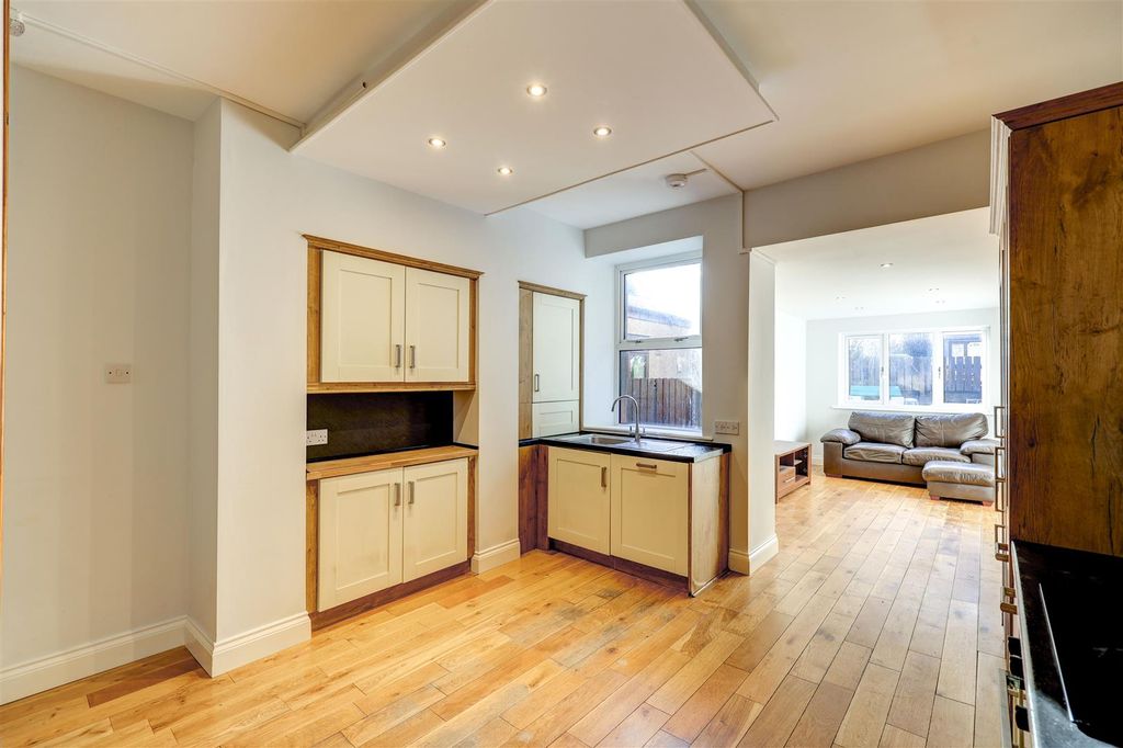 Property photo 3 of 15 Kitchen Diner