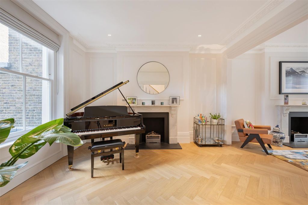 Property photo 2 of 18 26 Formosa Street Hi-5.Jpg