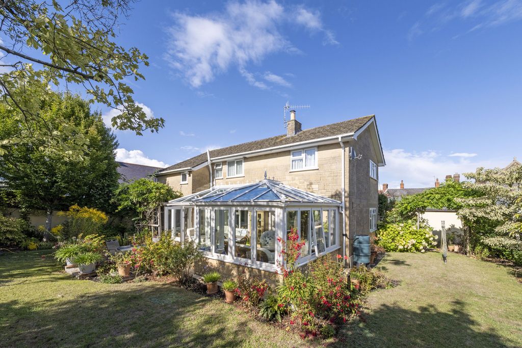 Property photo 2 of 28