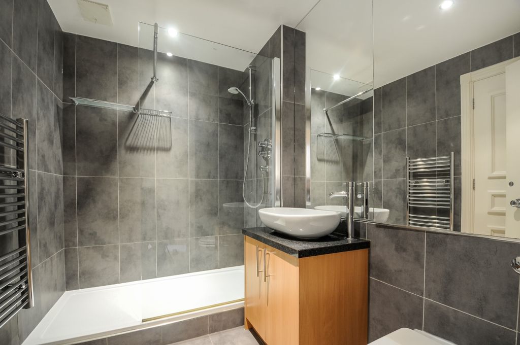 Property photo 3 of 15 Bathroom