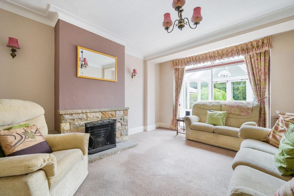 Property photo 3 of 17 Commonfield Road