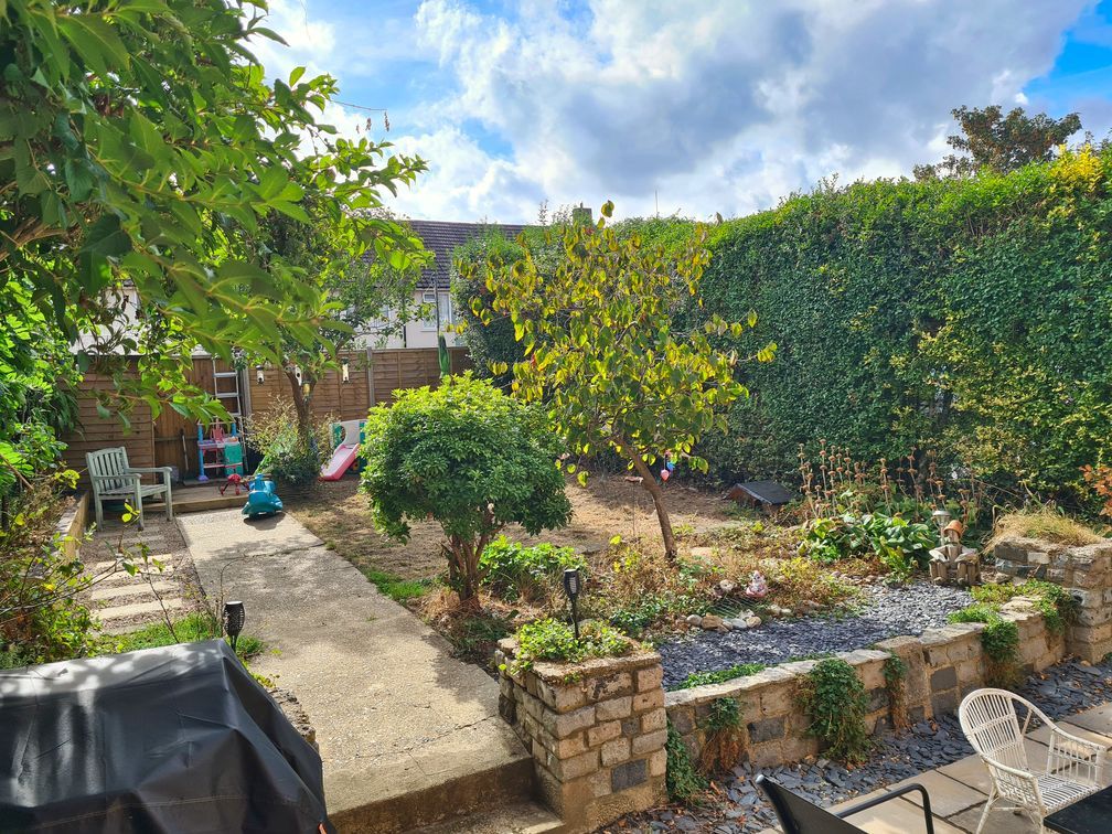 Property photo 2 of 27