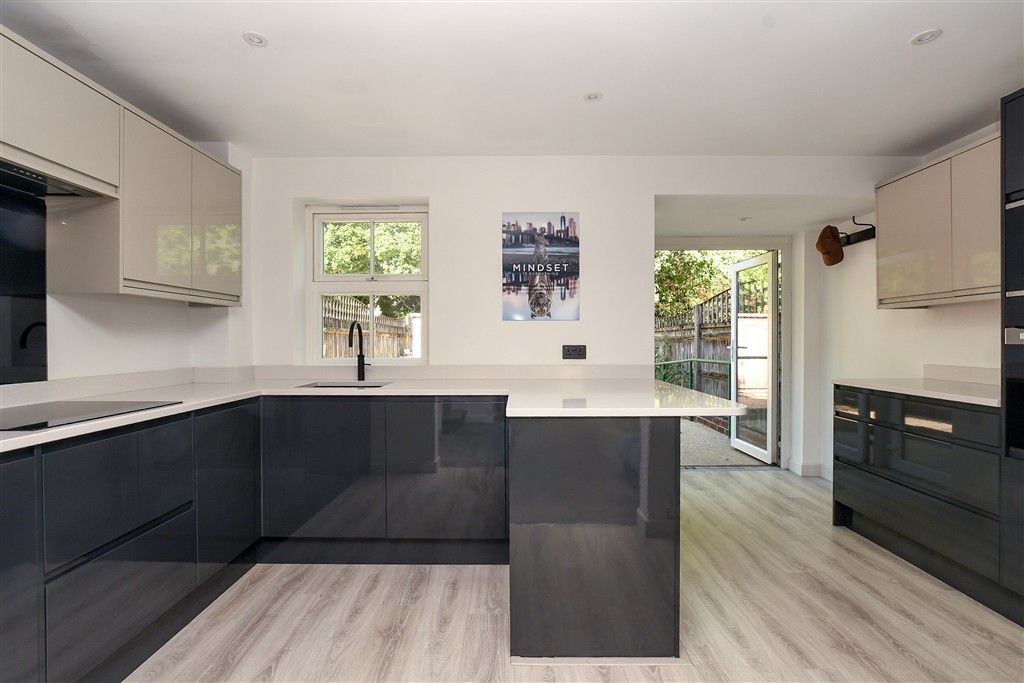Property photo 2 of 17 Kitchen/Breakfast Room