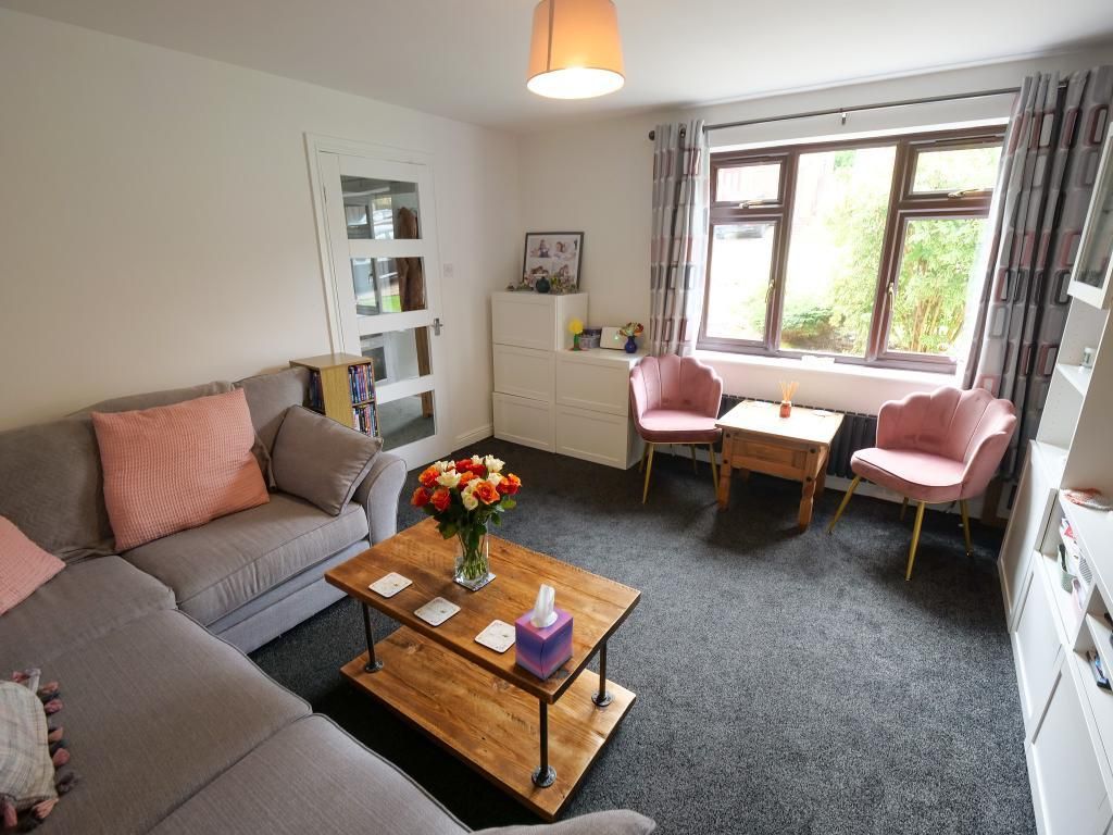 Property photo 2 of 20 Lounge Dual Aspect