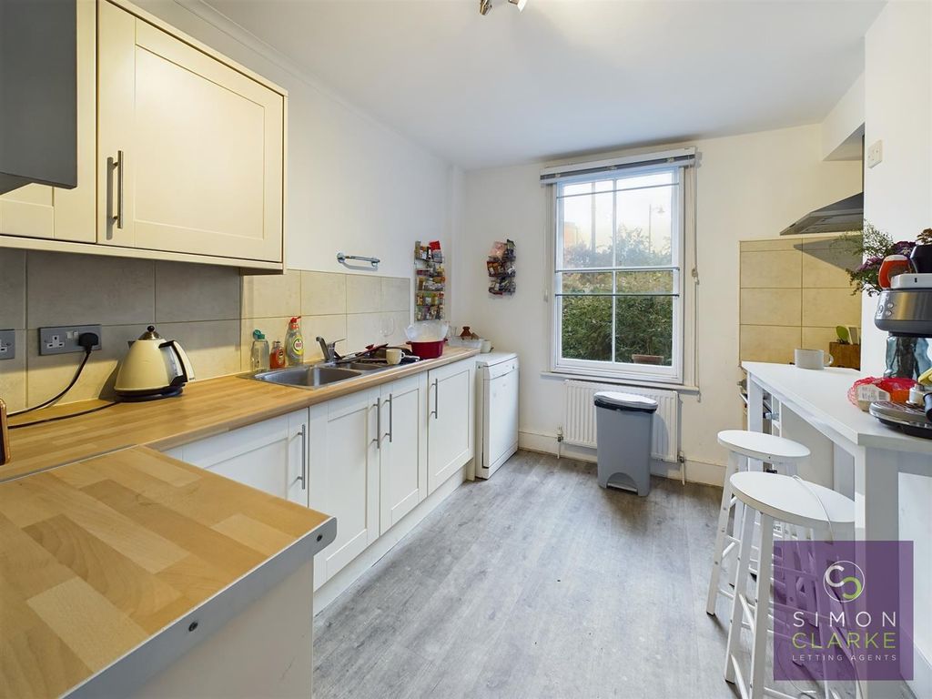 Property photo 3 of 12 Cam03369G0-Pr0180-Still016.Jpg