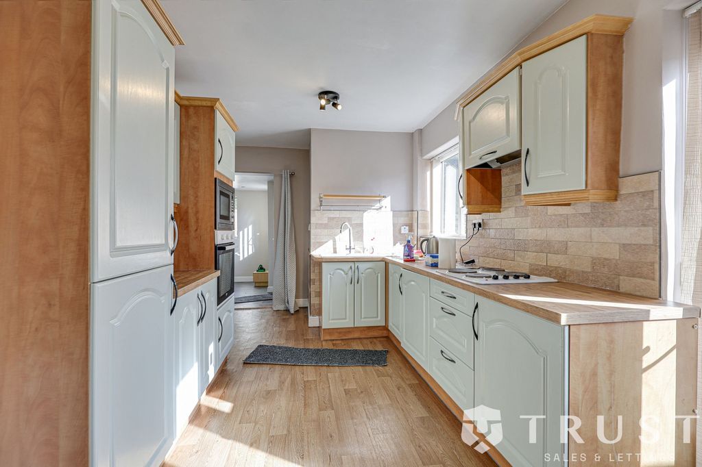 Property photo 3 of 33