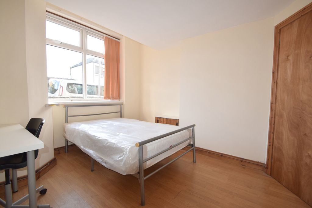 Property photo 3 of 11 Photo 2