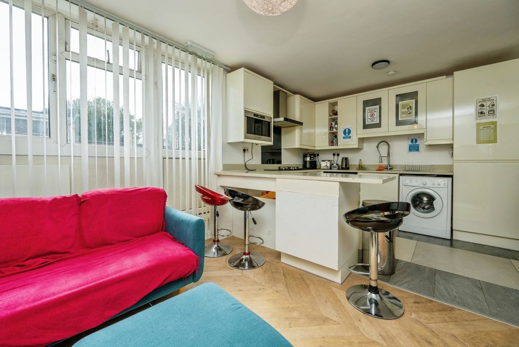 Property photo 2 of 20 Pbox-Img.Jpg