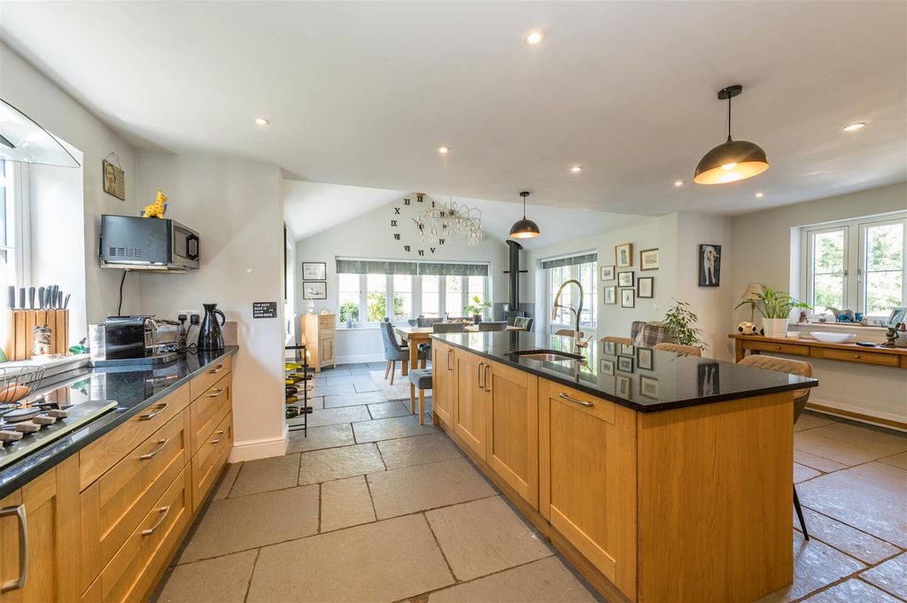 Property photo 2 of 36 Highlands_32.Jpg