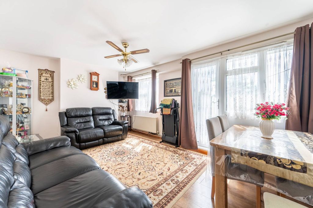 Property photo 2 of 9