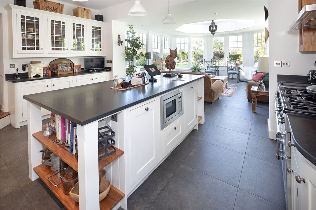 Property photo 2 of 20 Kitchen