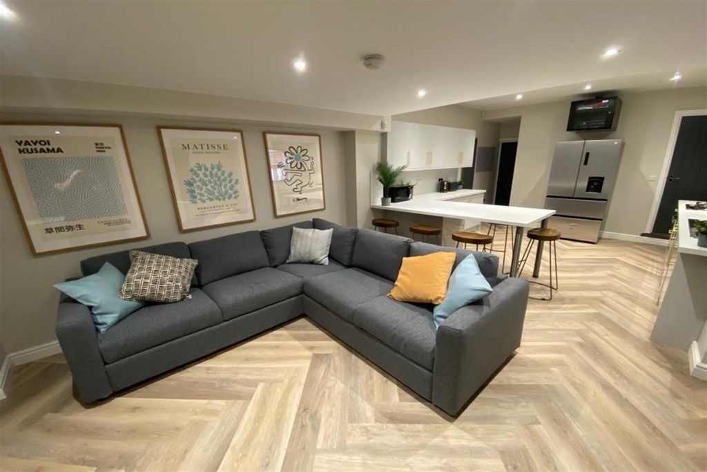 Property photo 1 of 29 Main (Main)