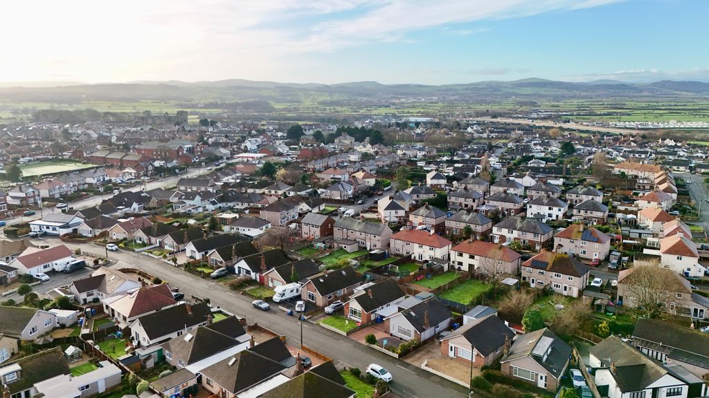 Property photo 2 of 31