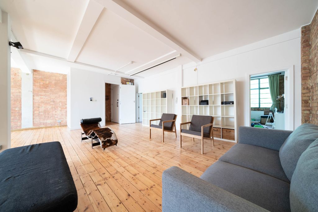 Property photo 2 of 12