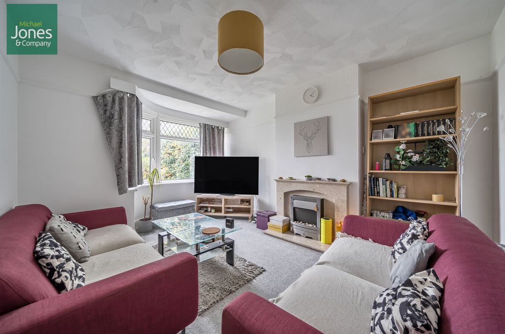 Property photo 3 of 18 Living Room