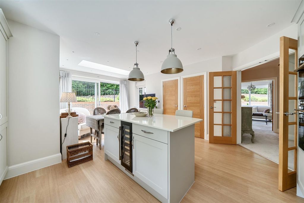 Property photo 3 of 17 Kitchen Dining Room 1.Jpg