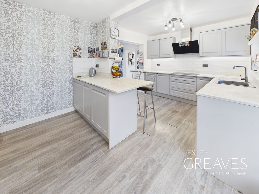 Property photo 2 of 17 Kitchen