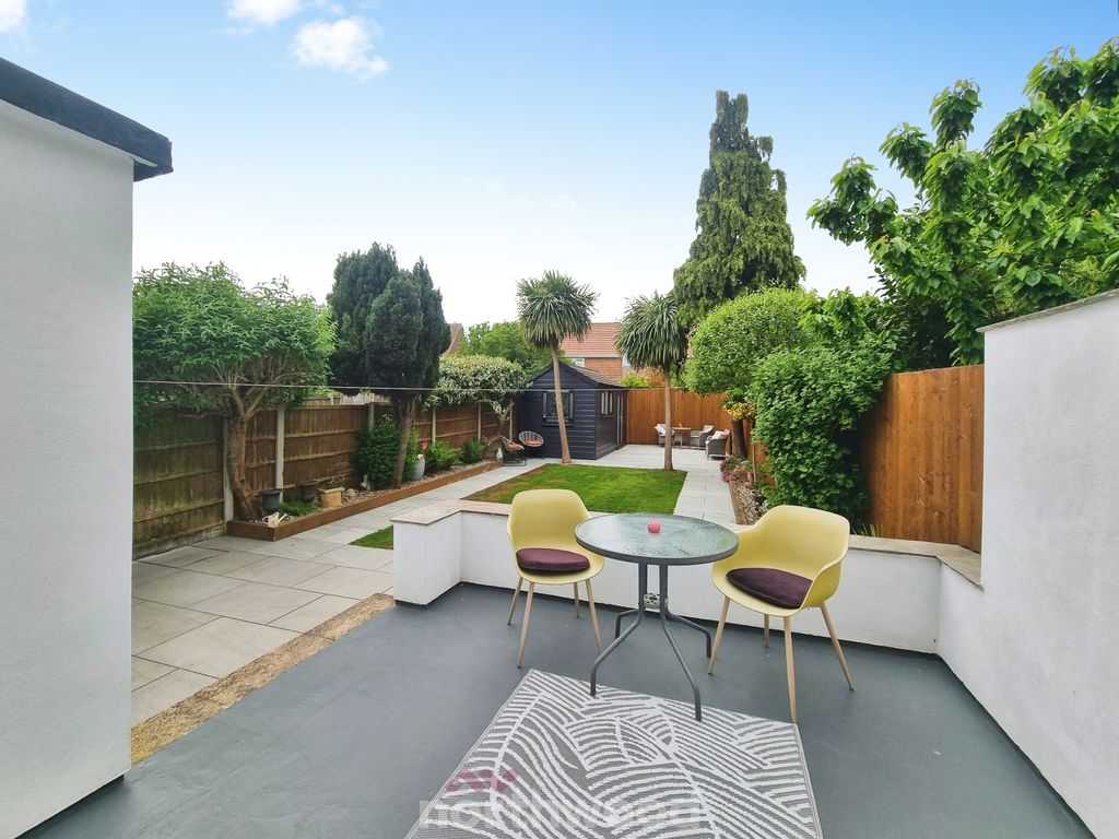 Property photo 2 of 31
