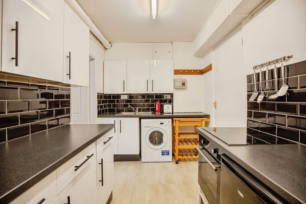 Property photo 1 of 11 Pbox-Img.Jpg