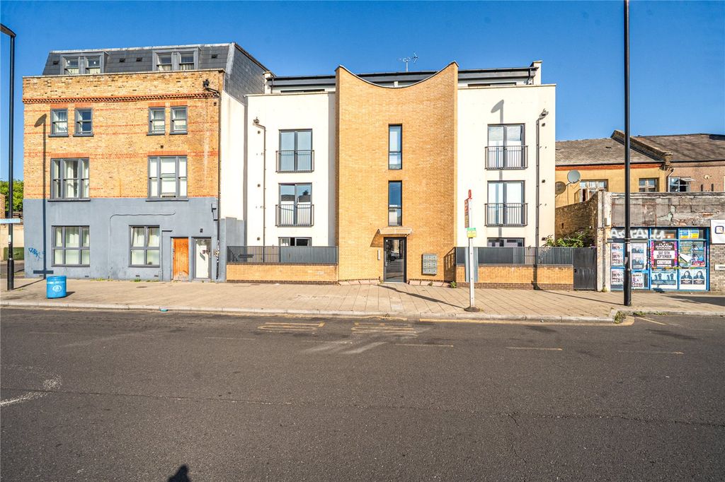 Property photo 1 of 17 Picture No. 03