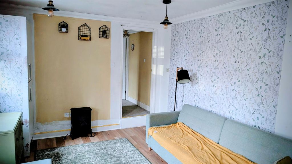 Property photo 2 of 7 Reception