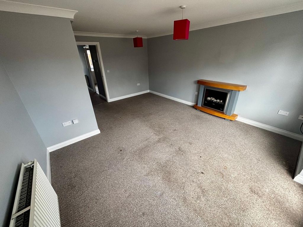 Property photo 3 of 14 Living Room