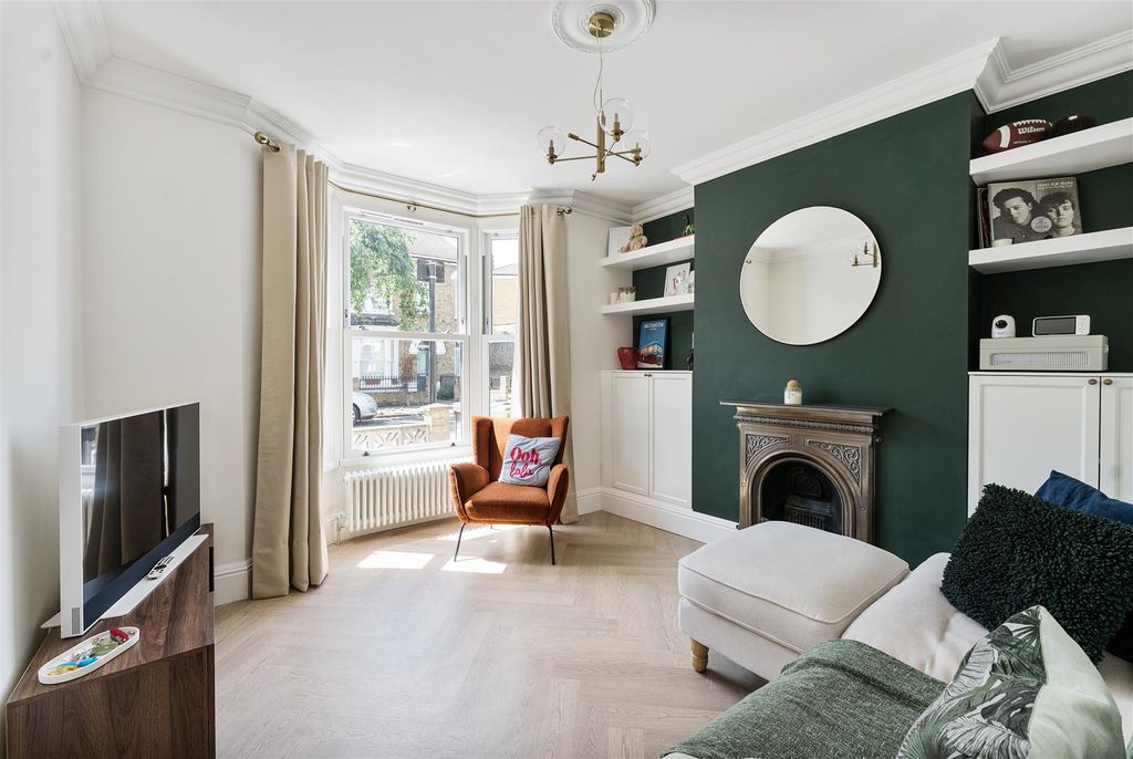 Property photo 2 of 34 Haroldstone Road, E17