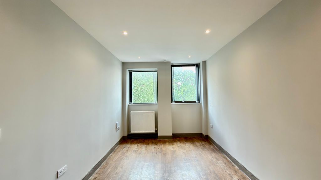 Property photo 1 of 14 Bedroom