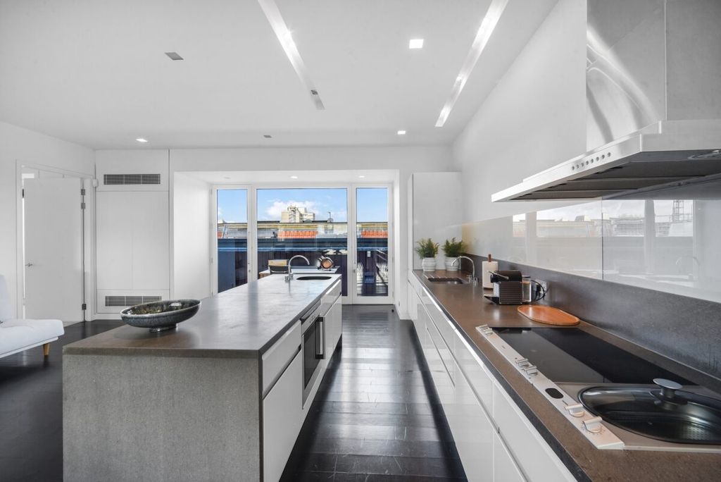 Property photo 3 of 15 Orwell Studios