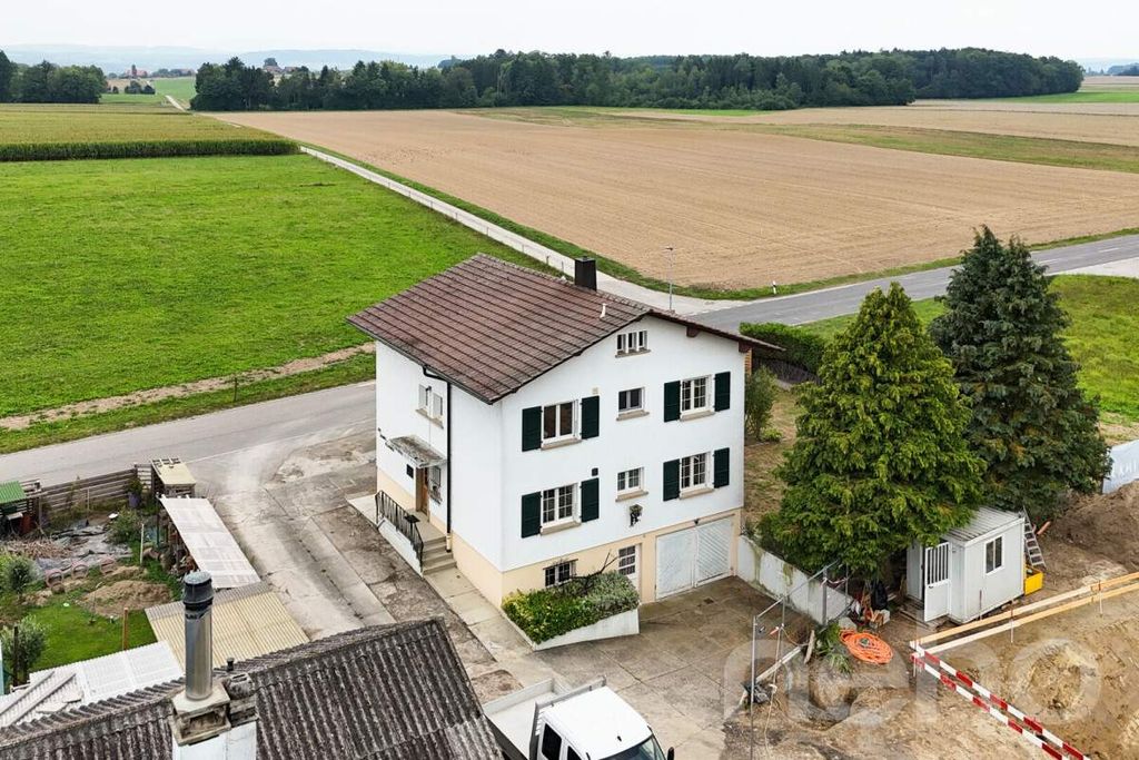 Property photo 3 of 13