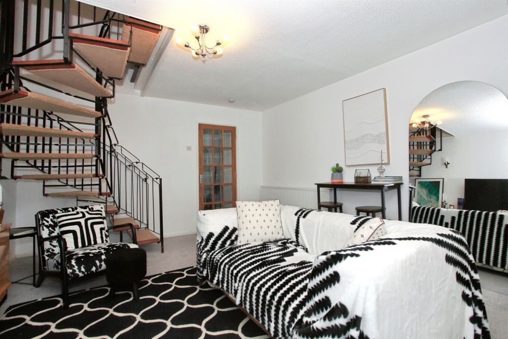 Property photo 1 of 17 Lounge / Diner