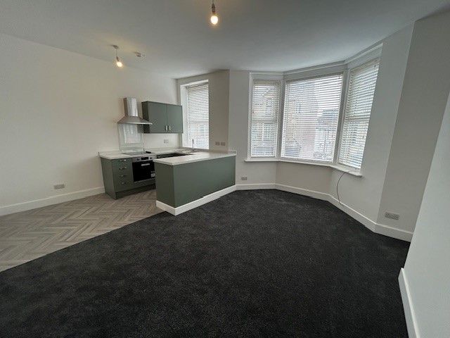 Property photo 1 of 4 Spacious Kitchen/Lounge