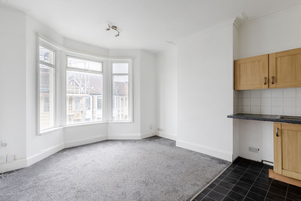 Property photo 3 of 13 A7409152-Hdr-3