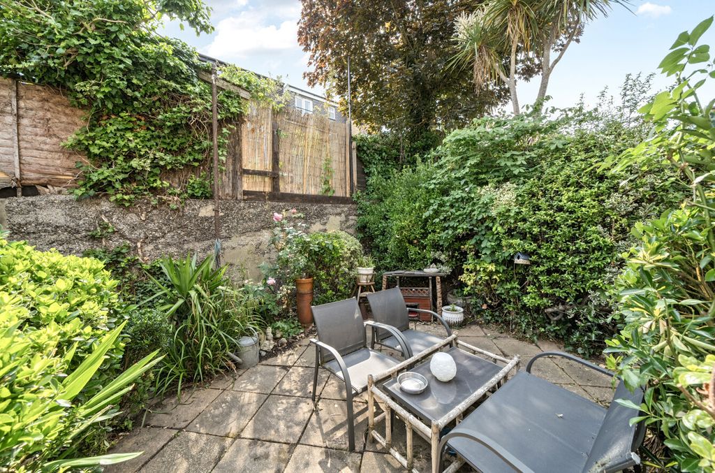 Property photo 2 of 11 1304177-12-68402A...