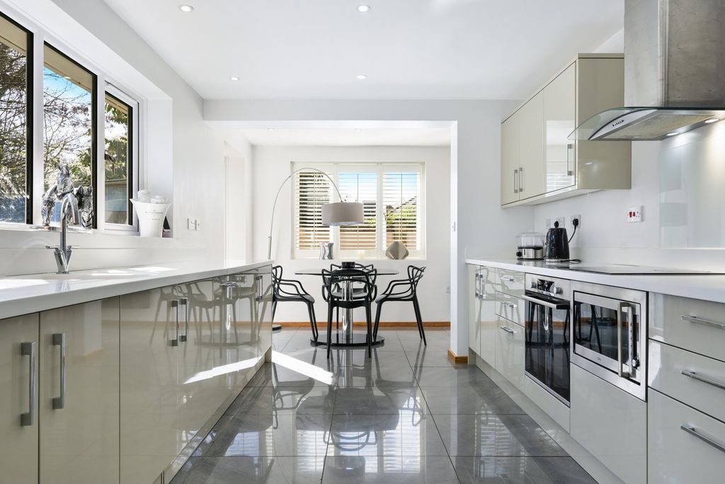 Property photo 2 of 26