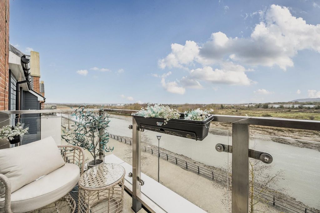 Property photo 2 of 19 1421062-6-69A059d53A706.Jpg