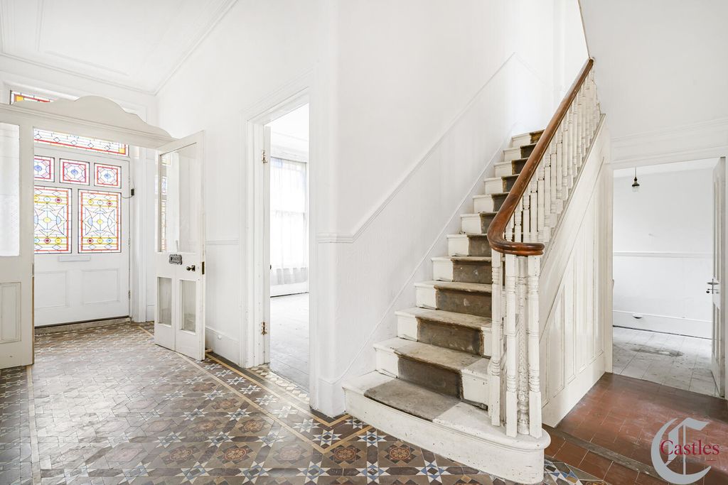 Property photo 2 of 13 Hallway