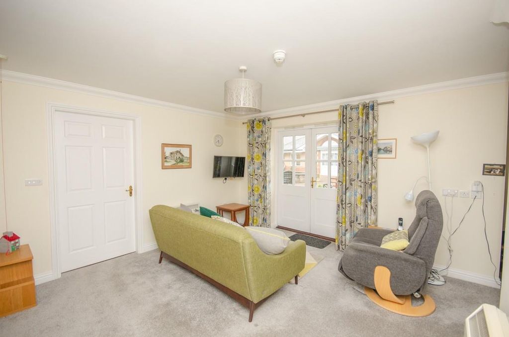 Property photo 2 of 17 Lounge.Jpg