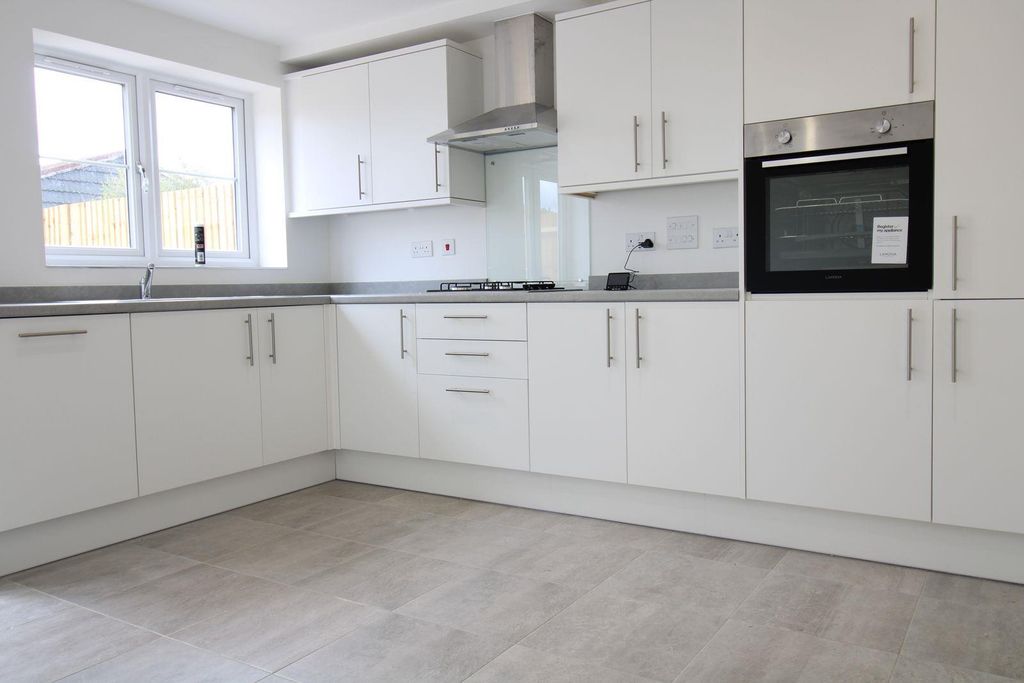 Property photo 2 of 11 Kitchen