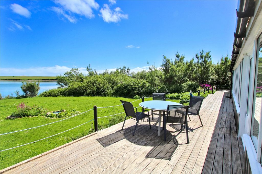 Property photo 2 of 28 Garden - Decking