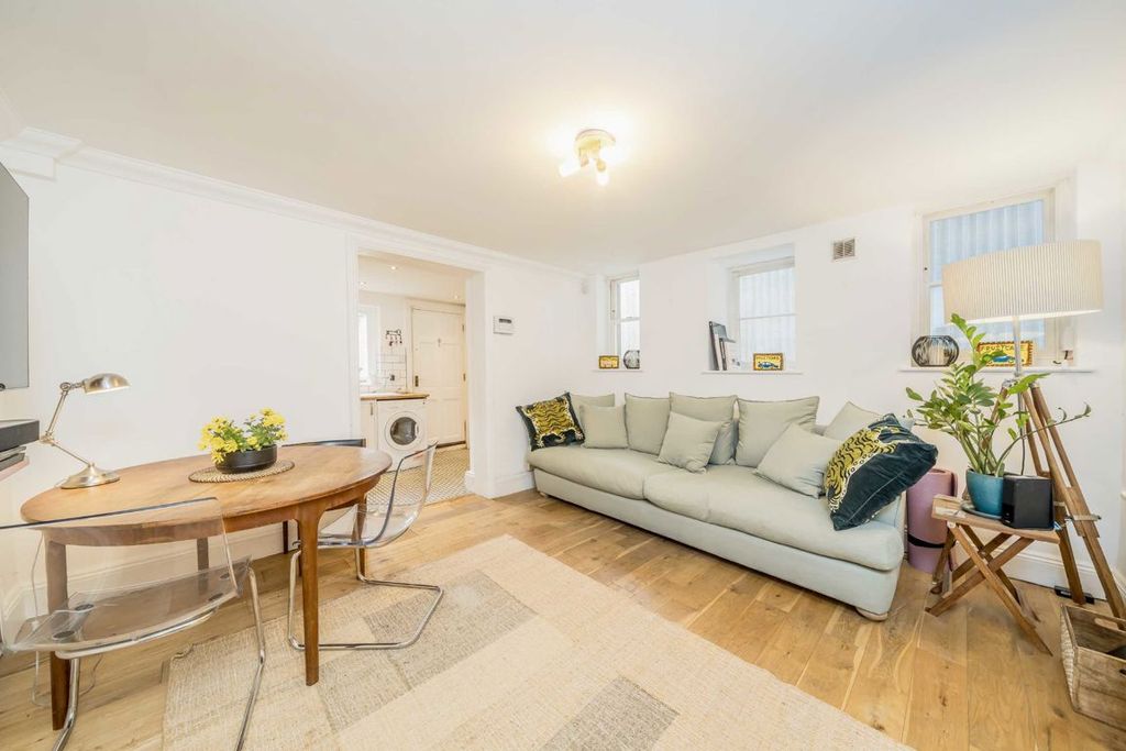 Property photo 2 of 8