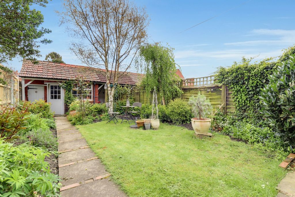 Property photo 2 of 24 2
