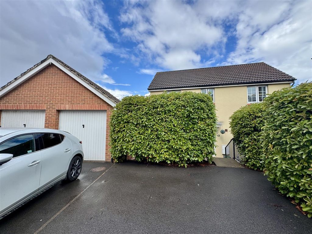 Property photo 1 of 28 James Stephens Way