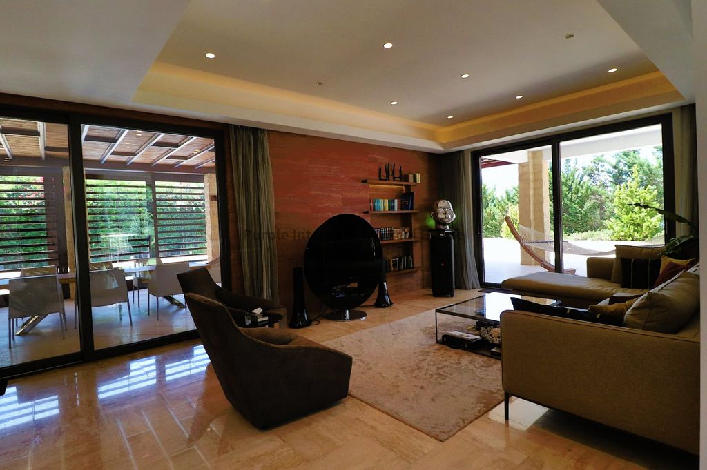 Property photo 2 of 46