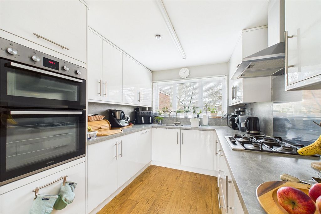 Property photo 2 of 8 Picture No. 12