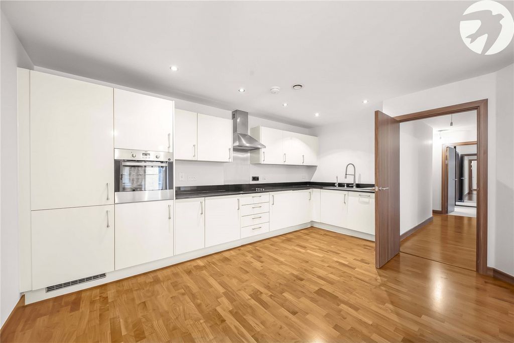 Property photo 3 of 22 Kitchen