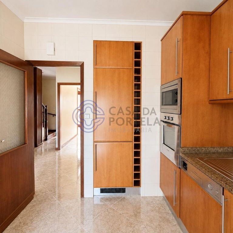 Property photo 1 of 27 T4 Home In Madalena, Vila Nova De Gaia | Exterior Space | Barbecue | Near The Sea