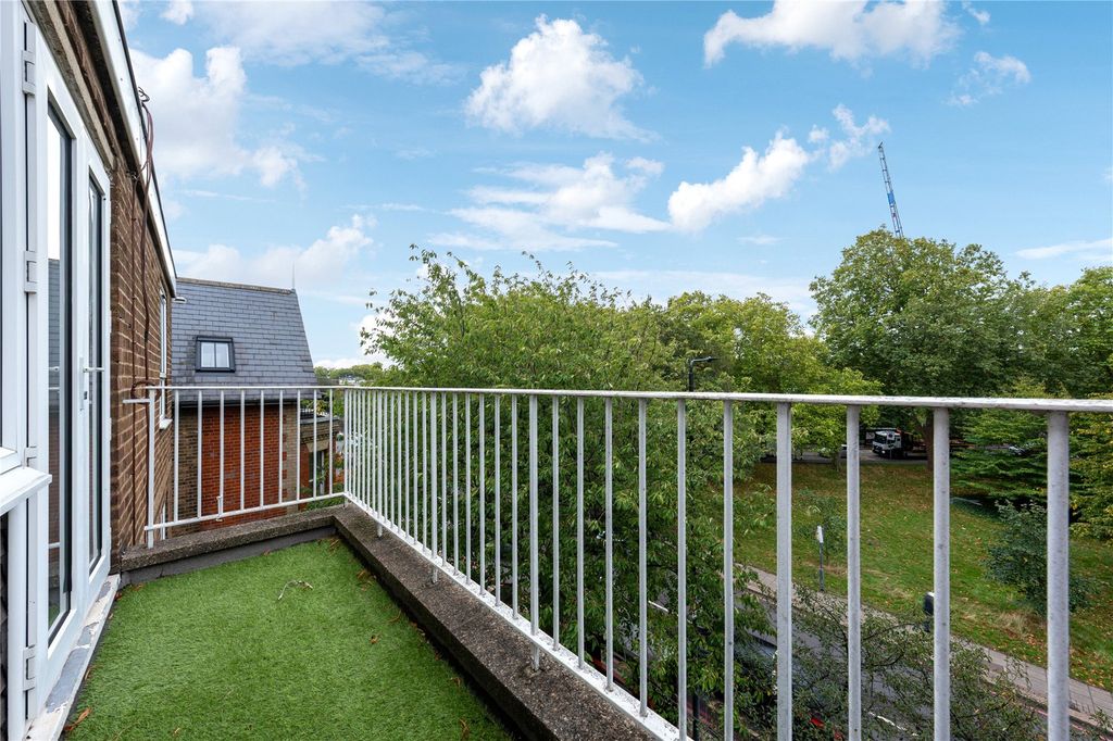 Property photo 3 of 10 Balcony