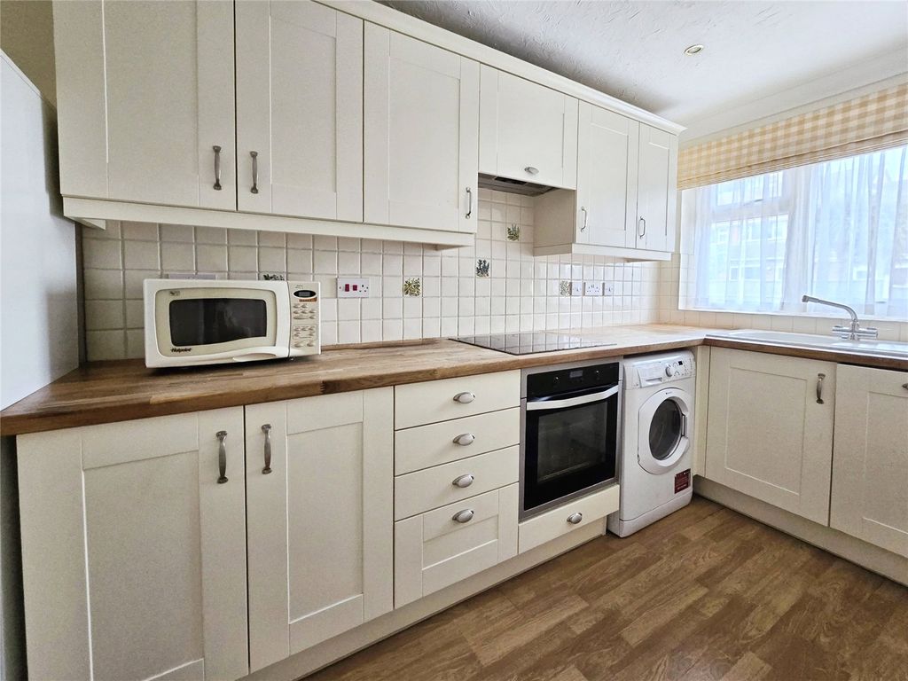 Property photo 3 of 16 Picture No. 12